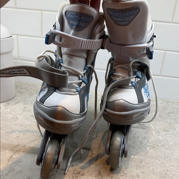 Blade Runner Girl’s Inline Skates Adjusts in Size as kid grows! US 5-8. Like New - Picture 5 of 15